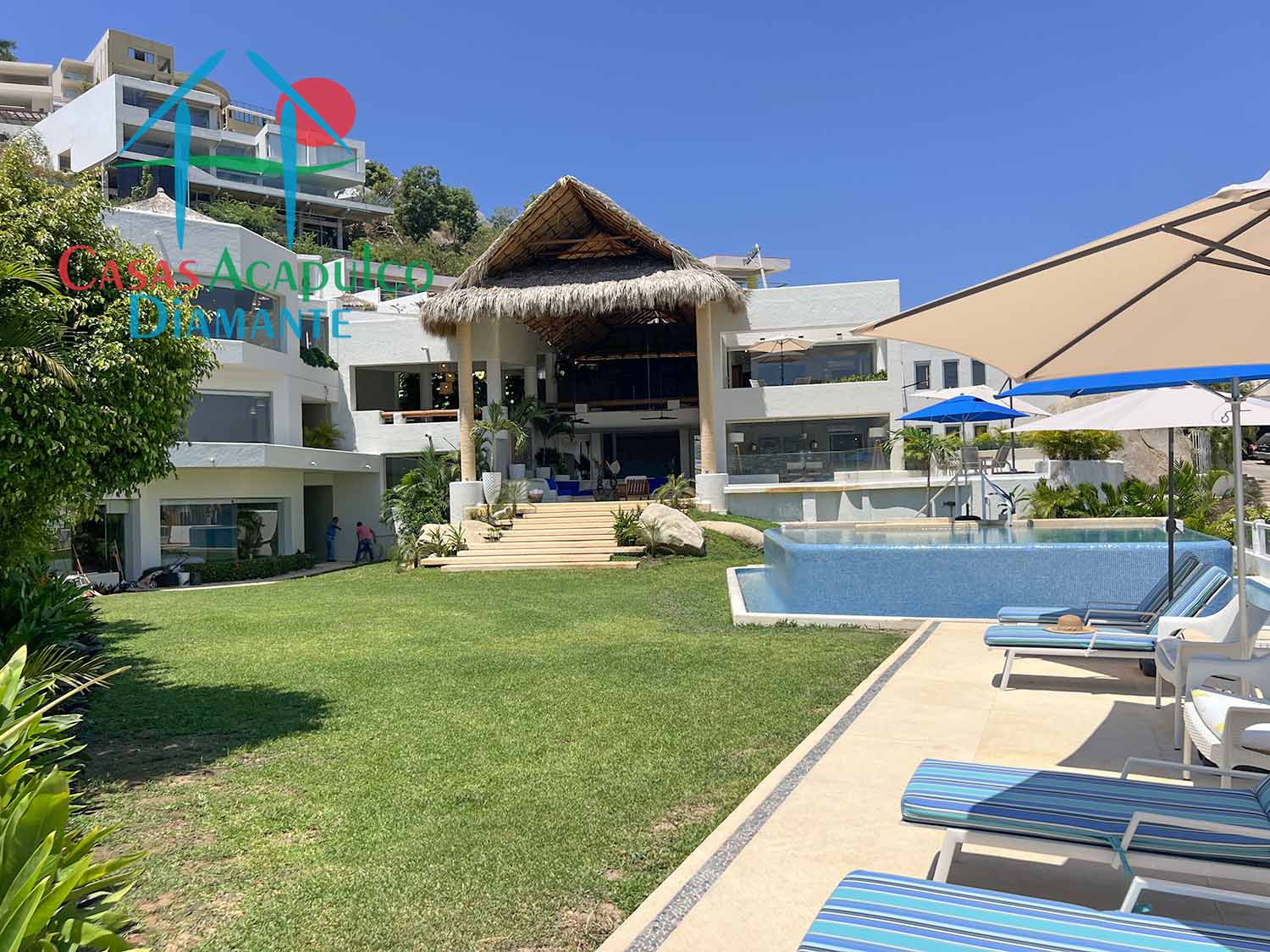 Villa Sahasrara - Alberca y jardín 9